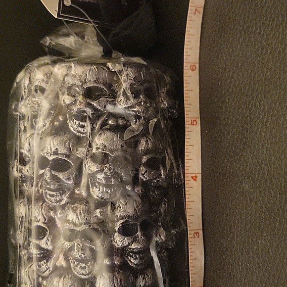 Halloween home decor. Bleeding Candle. Skull - Picture 7 of 8